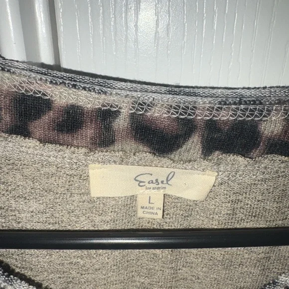 Easel Heather Gray Tunic with Animal Print Sleeves - Picture 4 of 4